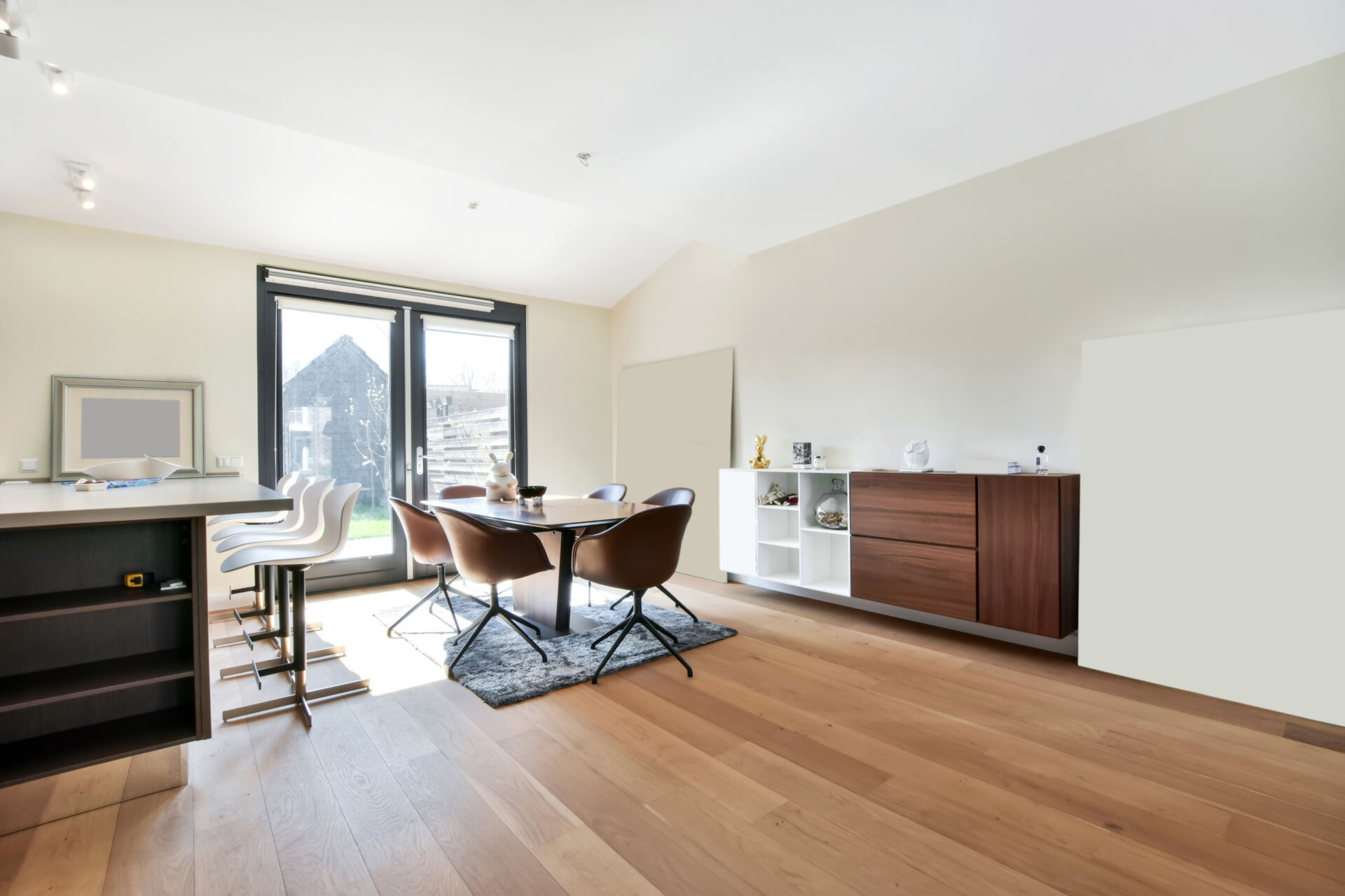 Laminate flooring in dining room seamless flooring in to the kitchen