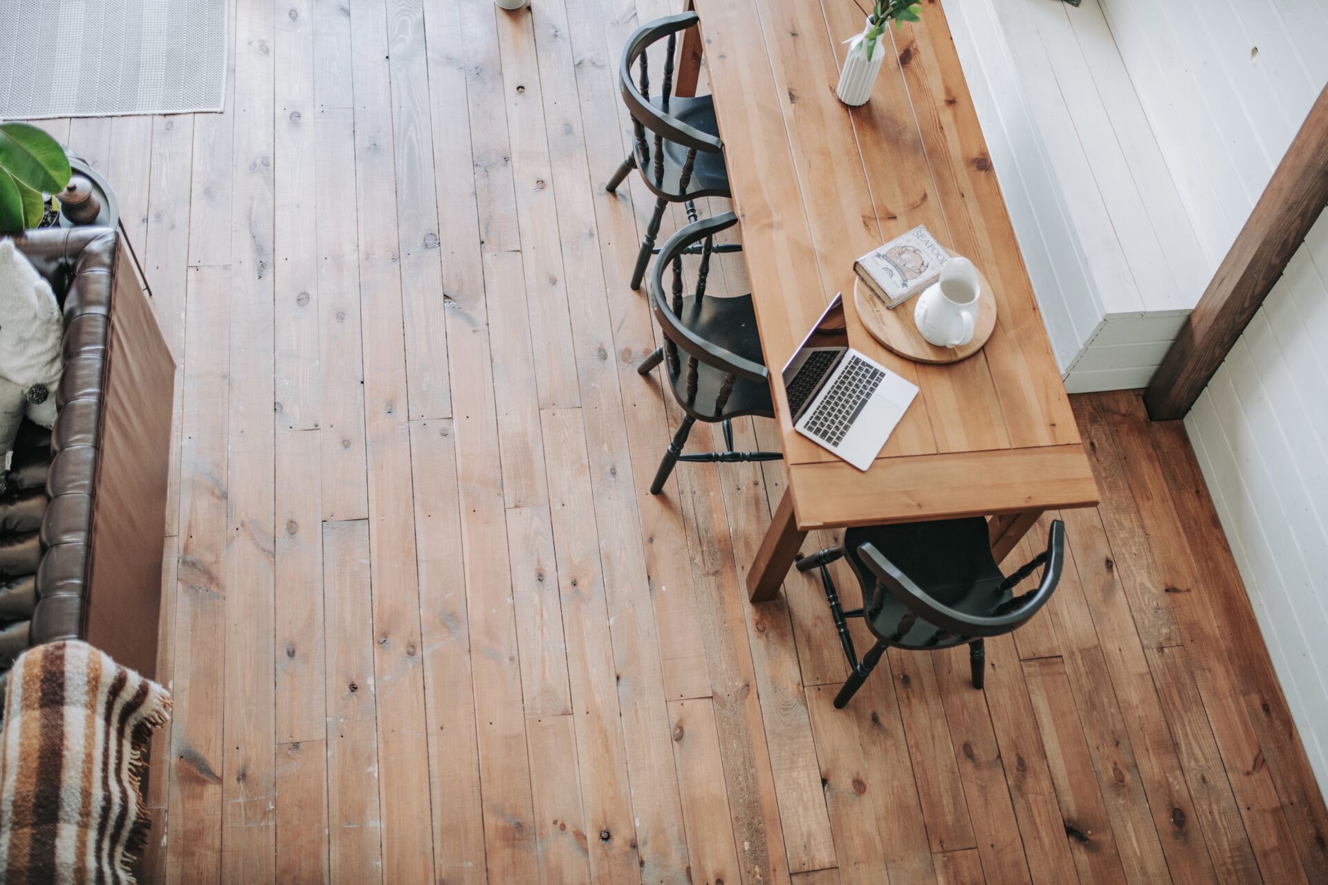 Continuous hardwood flooring in dining room and kitchen