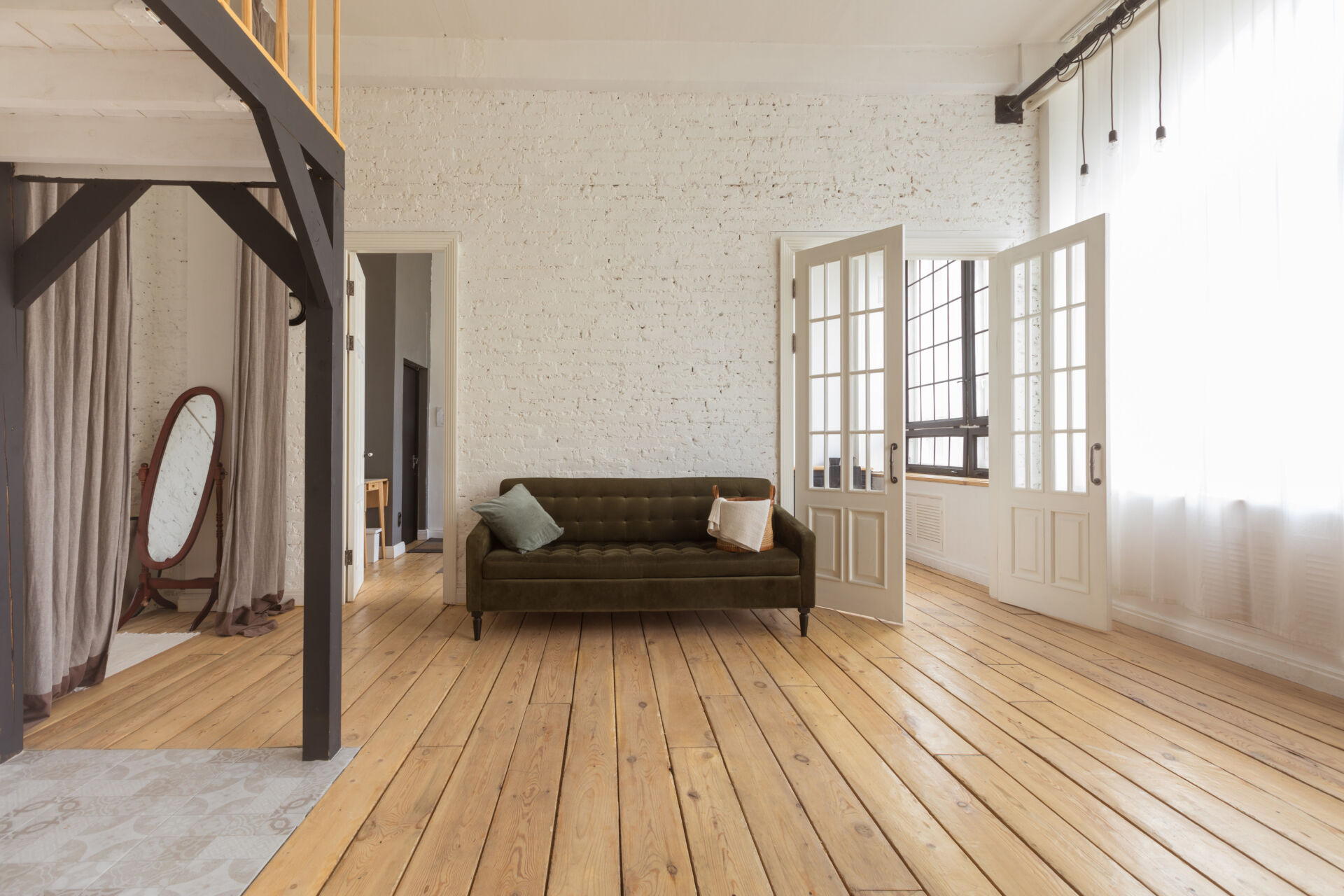 Hard real wood flooring fitting